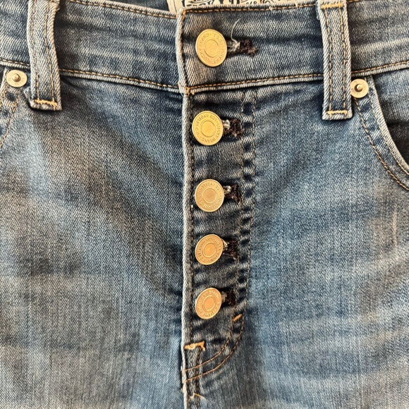 Cropped Skinny Jeans from Lucky Brand - Picture 3 of 8